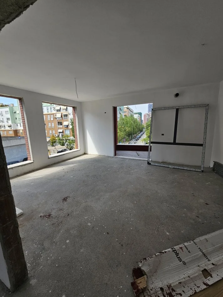 ALF35653 Tirane, shitet apartament 4+1 Kati 1, 200 m² 350.000 € (Stacioni i trenit)