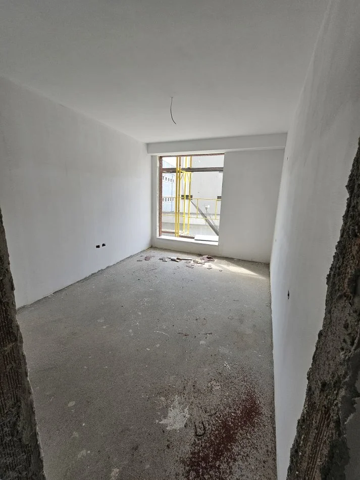 ALF35653 Tirane, shitet apartament 4+1 Kati 1, 200 m² 350.000 € (Stacioni i trenit)