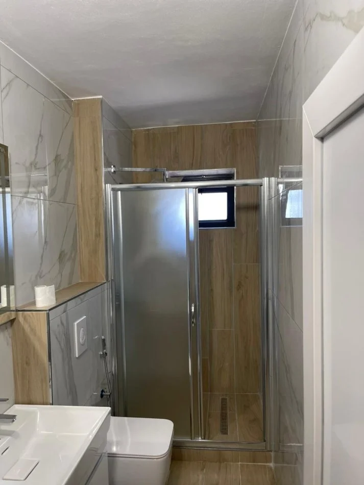 Tirane, jepet me qera apartament 2+1 Kati 3, 100 m² 700 € (komuna parisit)