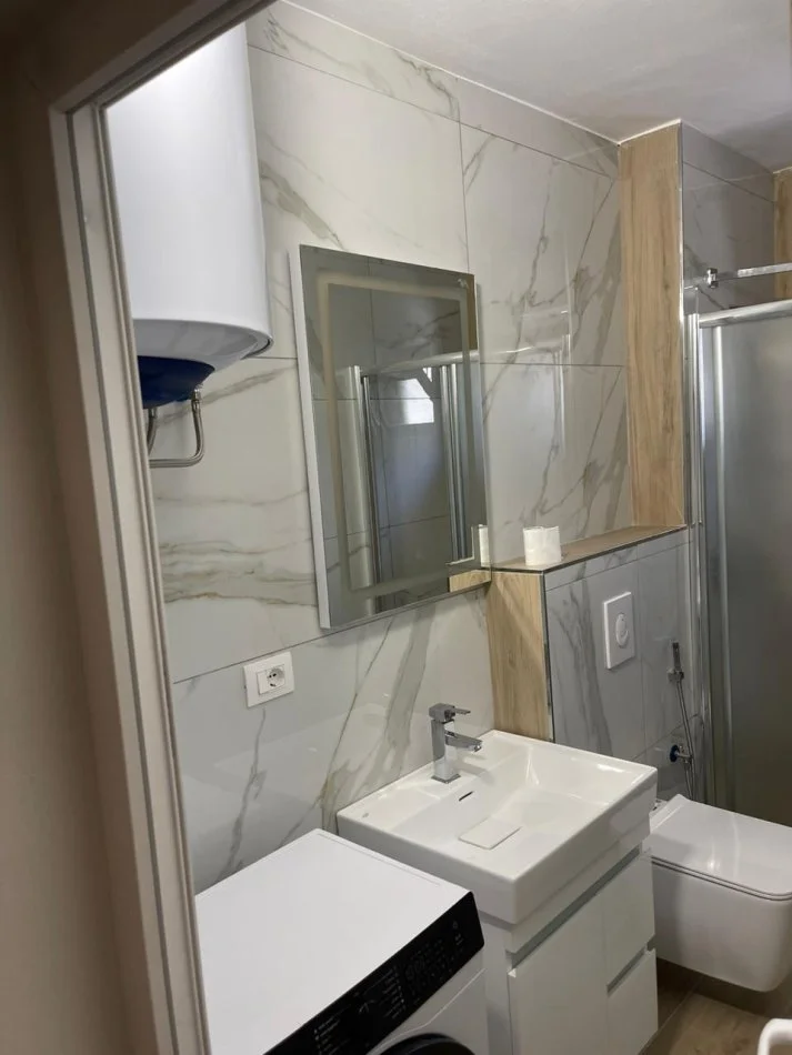 Tirane, jepet me qera apartament 2+1 Kati 3, 100 m² 700 € (komuna parisit)