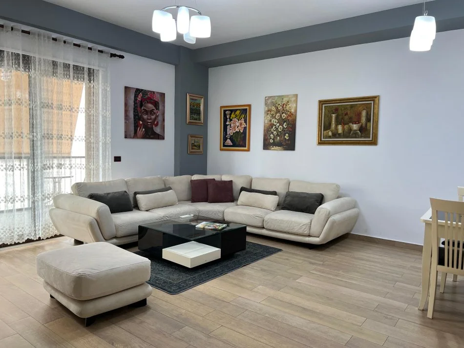 Tirane, jepet me qera apartament 2+1+Ballkon Kati 7, 120 m² 1.200 € (PRANE GARDES)