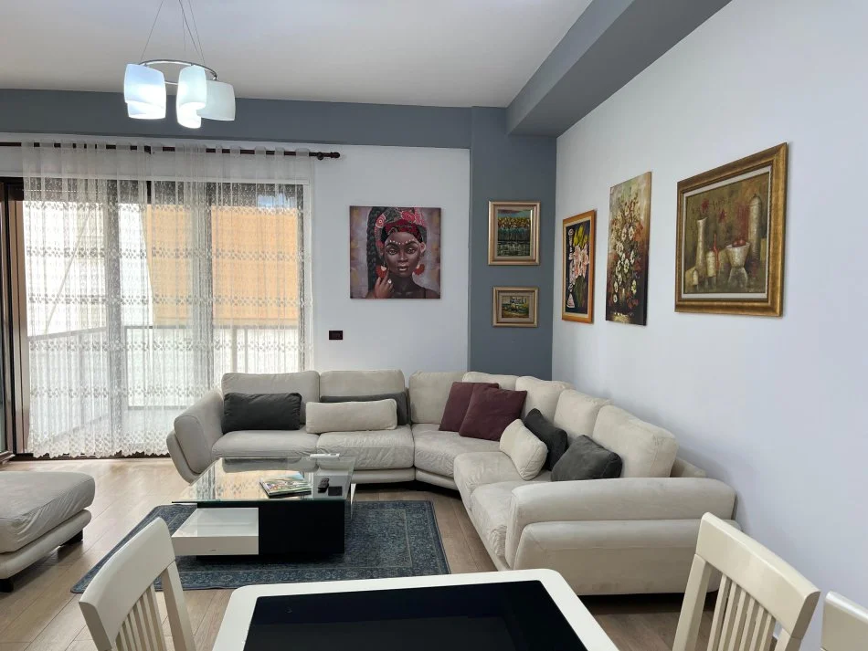 Tirane, jepet me qera apartament 2+1+Ballkon Kati 7, 120 m² 1.200 € (PRANE GARDES)