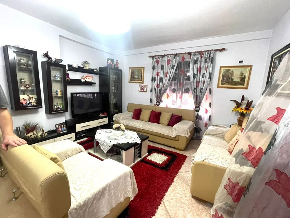 Tirane, jepet me qera apartament 2+1 Kati 3, 130 m² 550 € (Rr. Sulejman Delvina)