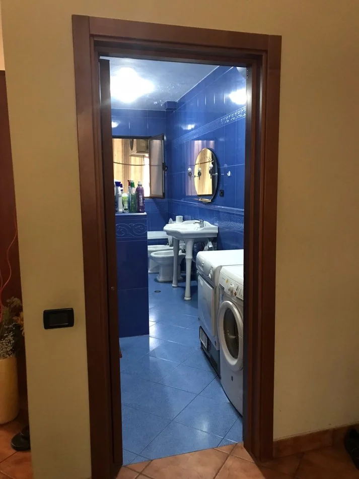 Tirane,Apartament 3+1 me qira  Kati 6, 160 m² 970 € ( Qendra Kristal )