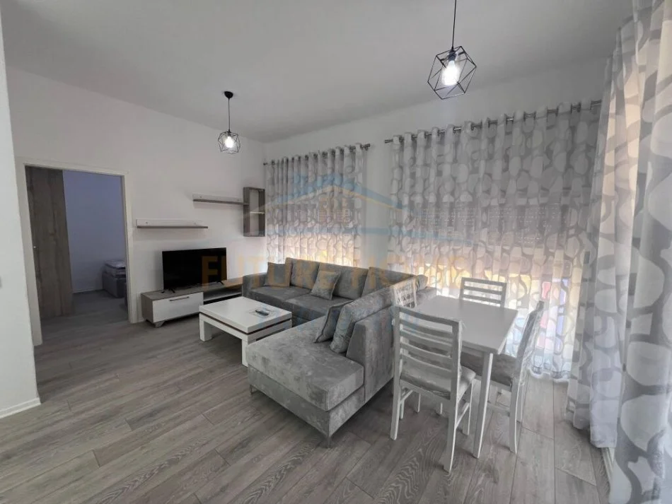 Tirane, jepet me qera apartament 2+1 Kati 5, 93 m² 450 € (ALI DEM KOMPLEKSI MANGALEM)