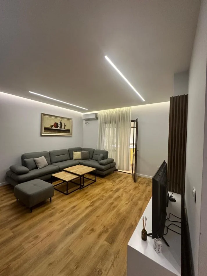 Tirane, jepet me qera apartament 1+1 Kati 4, 75 m² 165.000 € (Komuna e Parisit)