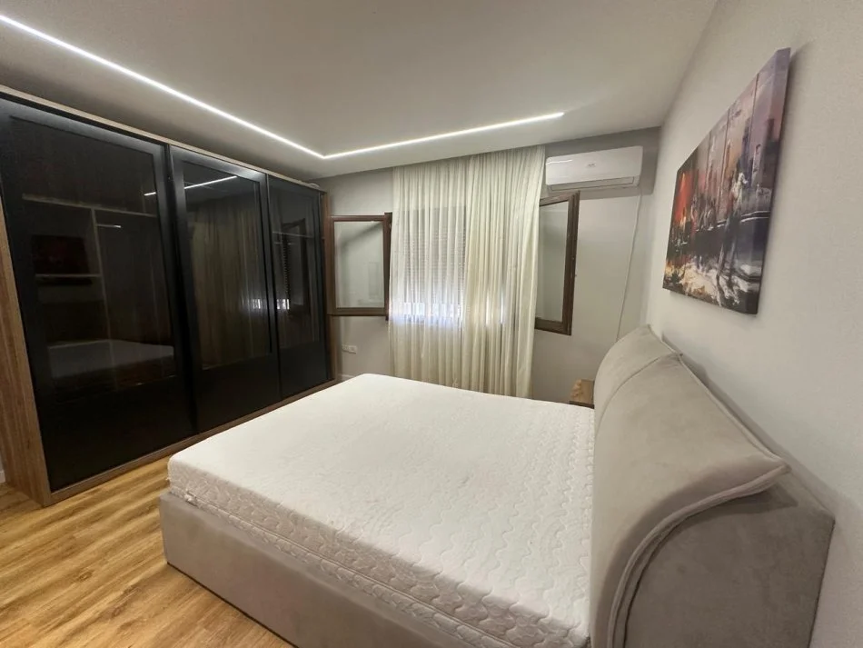 Tirane, jepet me qera apartament 1+1 Kati 4, 75 m² 165.000 € (Komuna e Parisit)