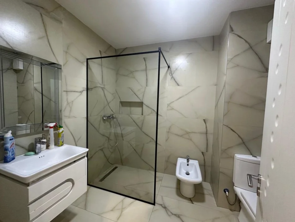 Tirane, jepet me qera apartament 1+1 Kati 4, 75 m² 165.000 € (Komuna e Parisit)