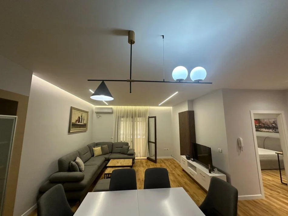 Tirane, jepet me qera apartament 1+1 Kati 4, 75 m² 165.000 € (Komuna e Parisit)