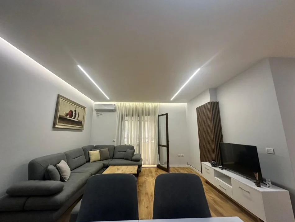 Tirane, jepet me qera apartament 1+1 Kati 4, 75 m² 165.000 € (Komuna e Parisit)
