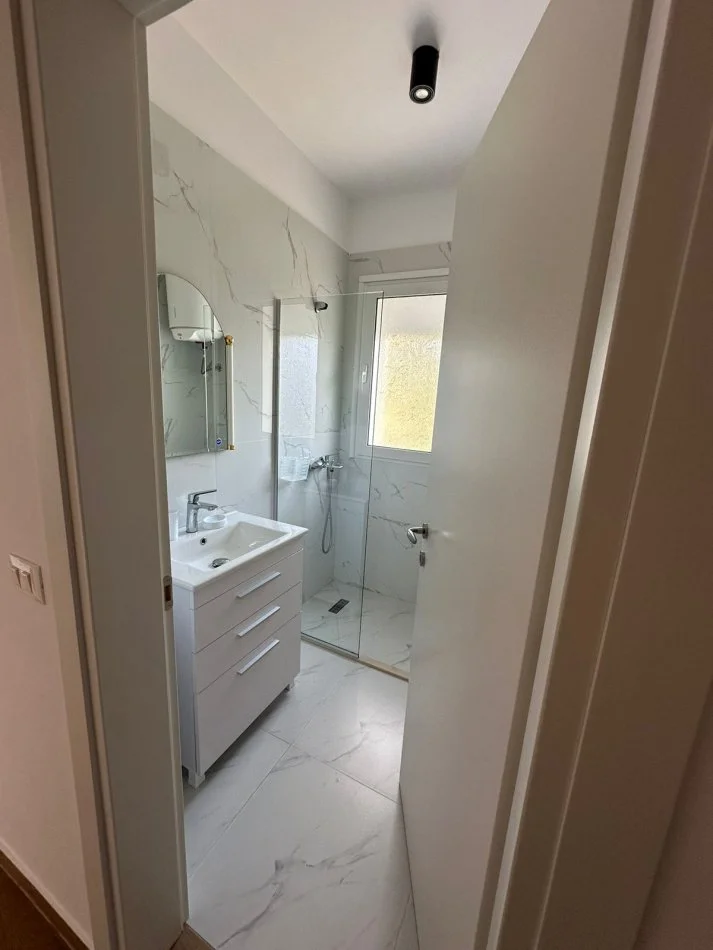 Vlore, jepet me qera apartament 1+1+Garzah, Kati 2, 50 m² 400 € (Te Vilat e Enverit, Vlore)