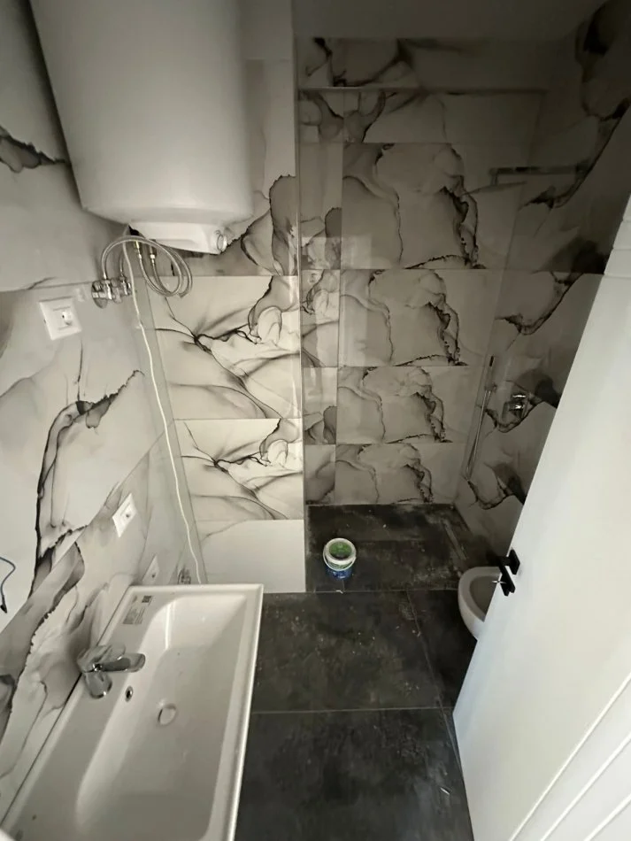 Tirane, jepet me qera zyre Kati 6, 125 m² 1.200 € (Komuna e Parisit)