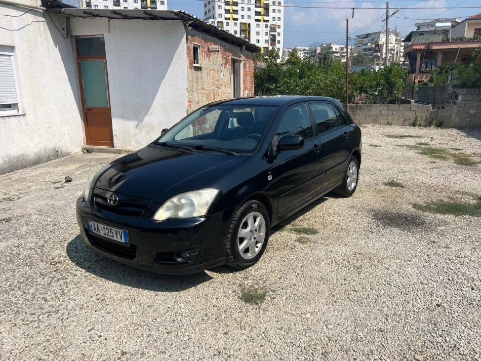 Tirane, shitet makine Toyota Corolla 2006 Nafte, e zeze automatik Kondicioner 208.000 km 4.600 €