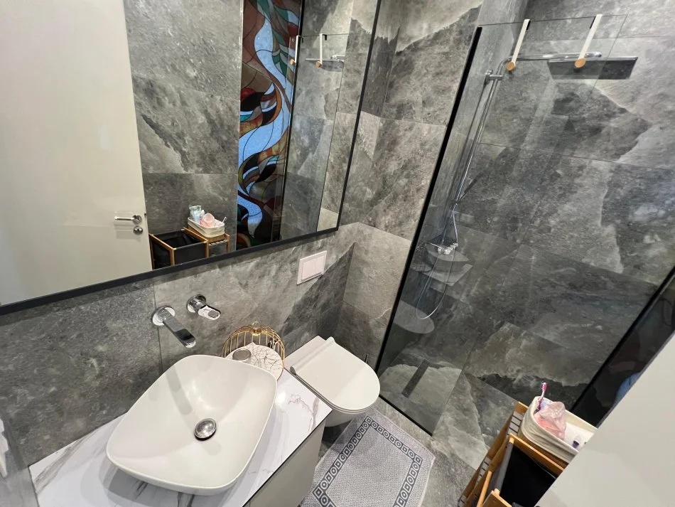 Tirane, jepet me qera apartament 2+1+Ballkon Kati 7, 120 m² 1.300 € (SQUARE 21, RRUGA E KAVAJES)