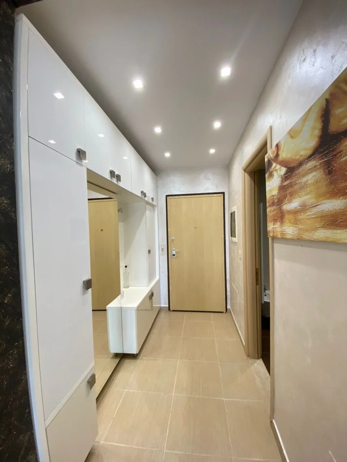 Tirane, jepet me qera apartament 3+1+Aneks+Ballkon Kati 6, 142 m² 2.000 € (LIQENI ARTIFICIAL NOBIS WELLNES CENTER)