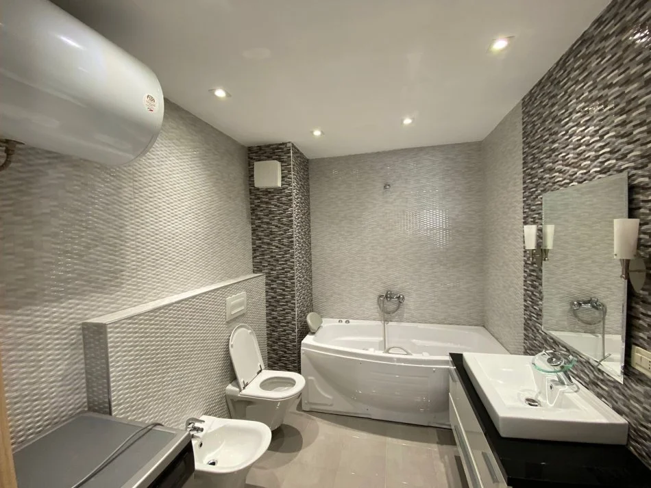 Tirane, jepet me qera apartament 3+1+Aneks+Ballkon Kati 6, 142 m² 2.000 € (LIQENI ARTIFICIAL NOBIS WELLNES CENTER)