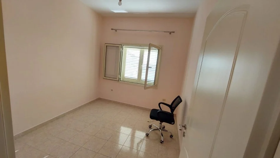 Tirane, jepet me qera Vile Kati 0, 200 m² 500 € (Shkoze)