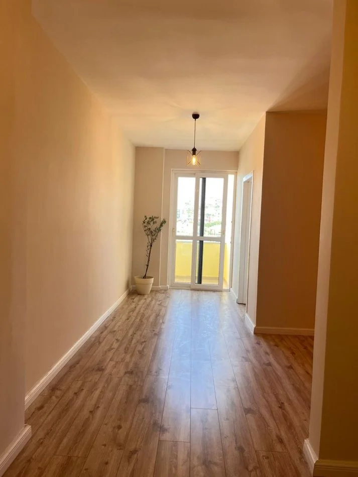 Durres, shes apartament 1+1 Kati 4, 70 m² 77.000 € (Rruga Pavaresia)