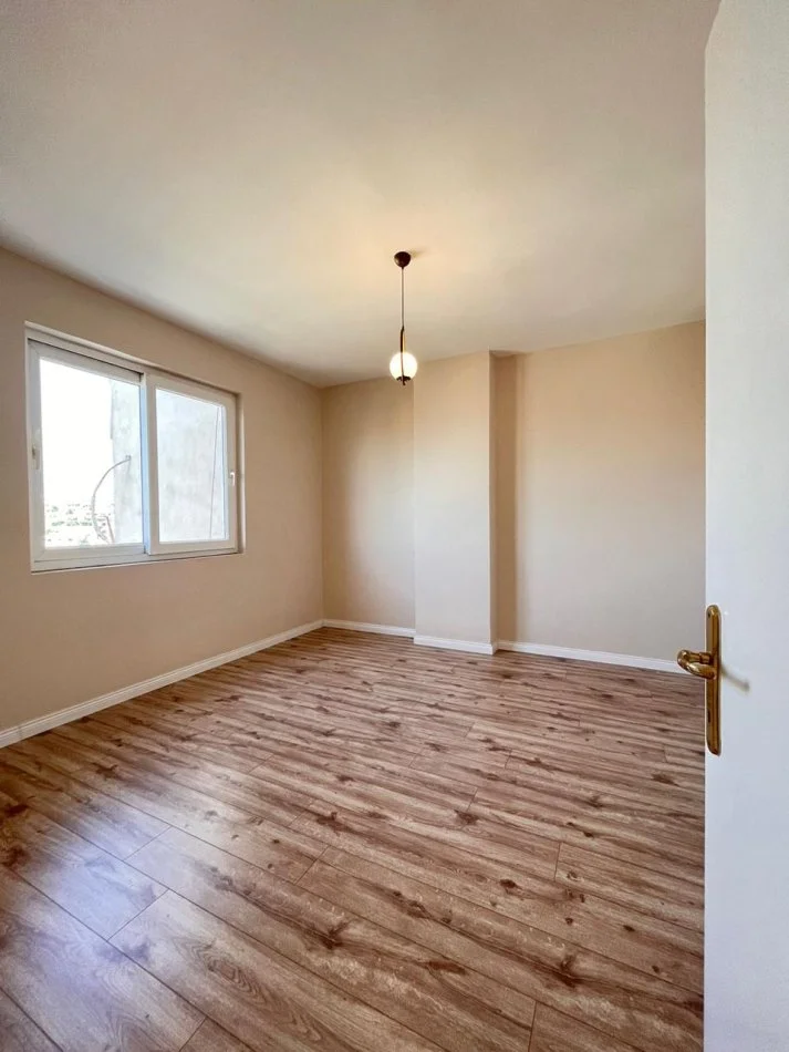 Durres, shes apartament 1+1 Kati 4, 70 m² 77.000 € (Rruga Pavaresia)