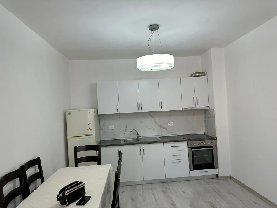 Tirane, jepet me qera apartament 1+1 Kati 2, 60 m² 400 € (Rruga Sokrat Miho)