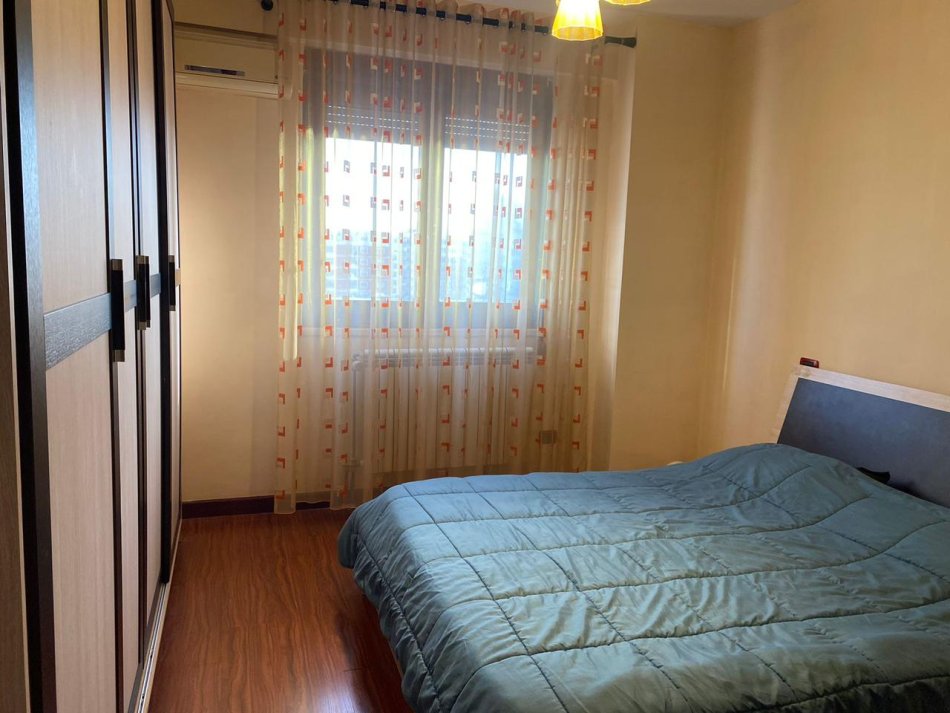 Durres, jepet me qera apartament 2+1+Ballkon Kati 12, 100 m² 400 € (Te Poliklinika)
