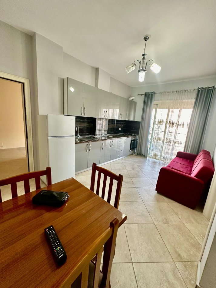 Durres, jepet me qera apartament 1+1+Ballkon Kati 6, 75 m² 300 € (Plazh)