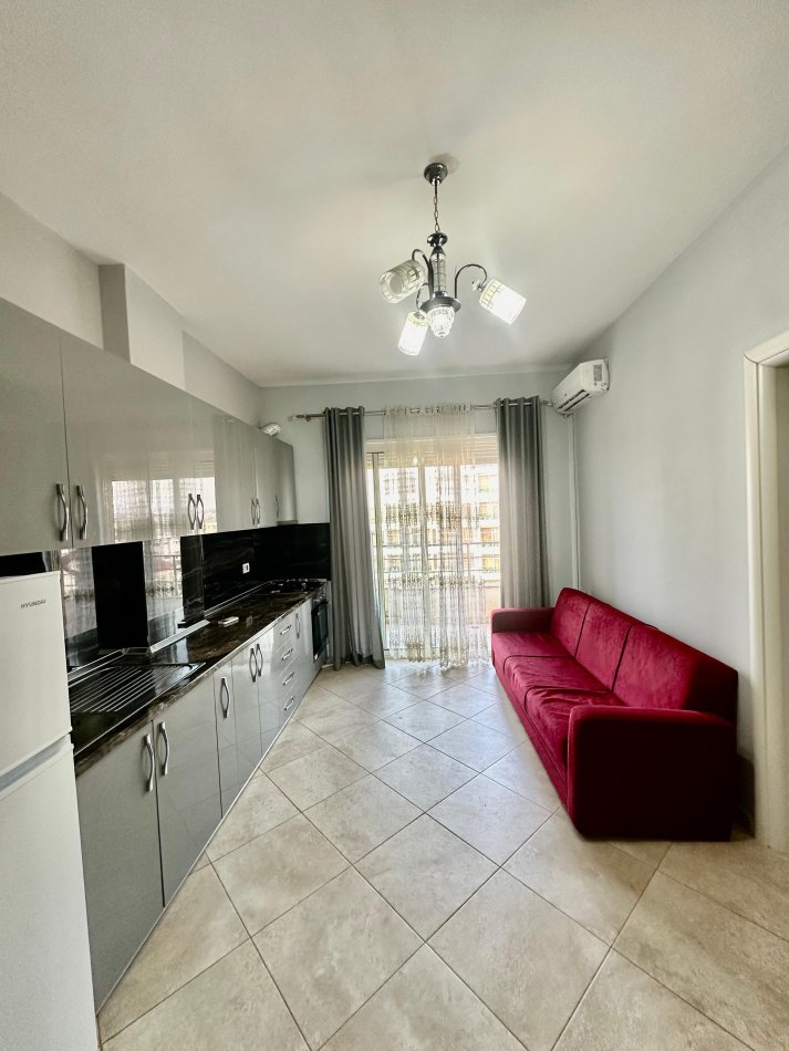 Durres, jepet me qera apartament 1+1+Ballkon Kati 6, 75 m² 300 € (Plazh)
