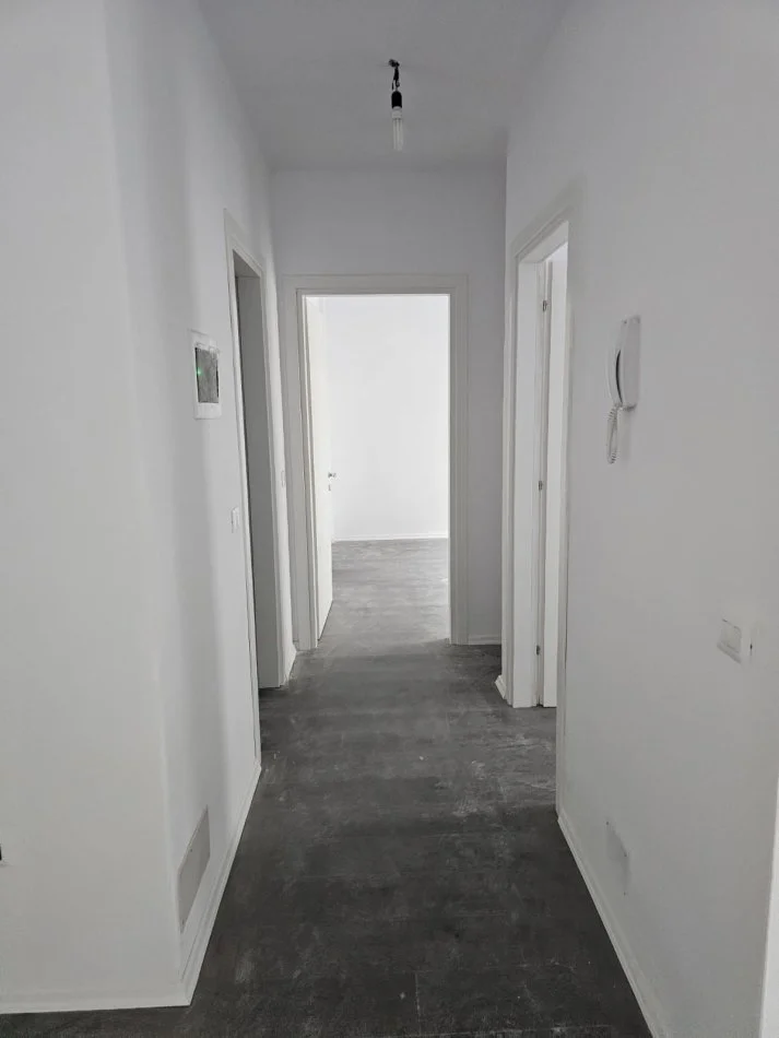 Tirane, shitet apartament 2+1+Ballkon Kati 5, 92 m² 105.000 € (univers city)