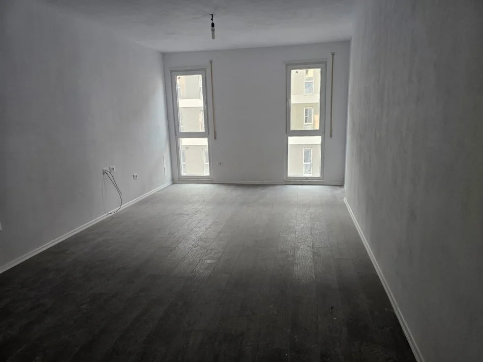Tirane, shitet apartament 2+1+Ballkon Kati 5, 92 m² 105.000 € (univers city)