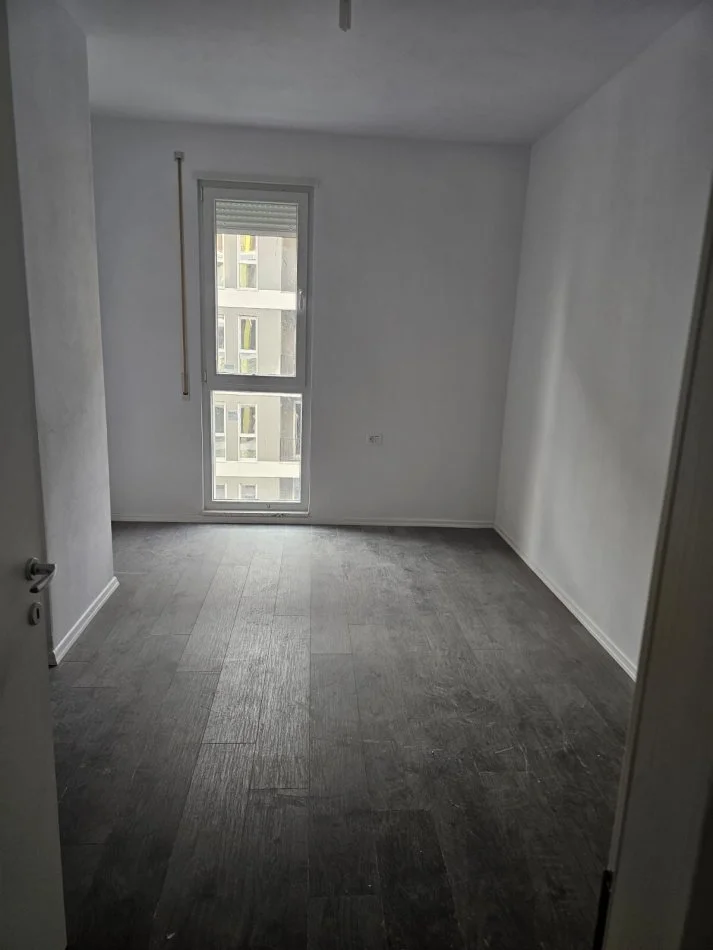 Tirane, shitet apartament 2+1+Ballkon Kati 5, 92 m² 105.000 € (univers city)