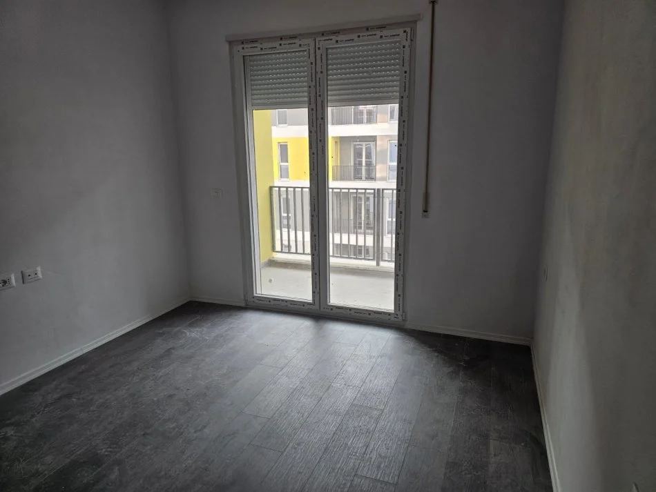 Tirane, shitet apartament 2+1+Ballkon Kati 5, 92 m² 105.000 € (univers city)