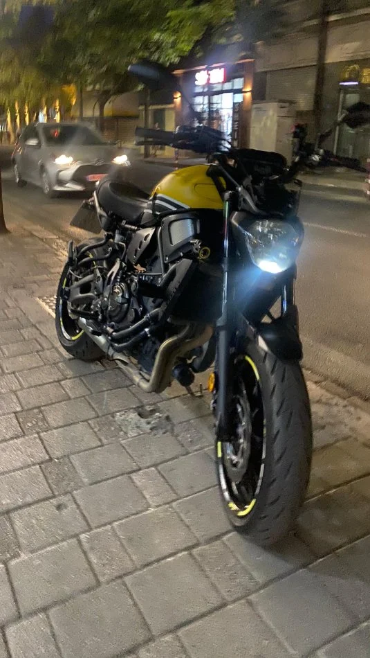 Tirane, shes Motociklete Yamaha XSR700 ABS , gri e erret 38.000 km 5.900 €