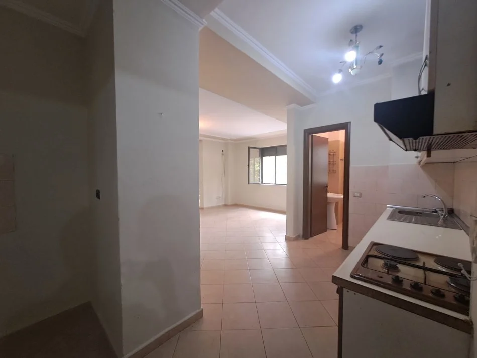 Tirane, Apartament 2+1 per shitje Kati 1, 100 m² 170.000 € (Ali Demi)