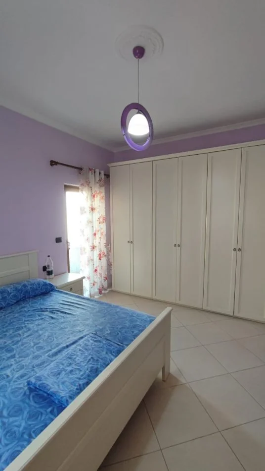 Tirane, jepet me qera Vile 3+1 Kati 5, 150 m² 1.000 € (Liqeni Artificial)