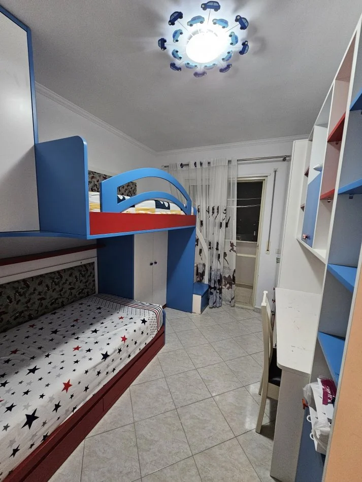 Tirane, jepet me qera apartament 2+1 Kati 5, 100 m² 350 € (Fresk , Rruga Feim Ibrahimi Tirane)