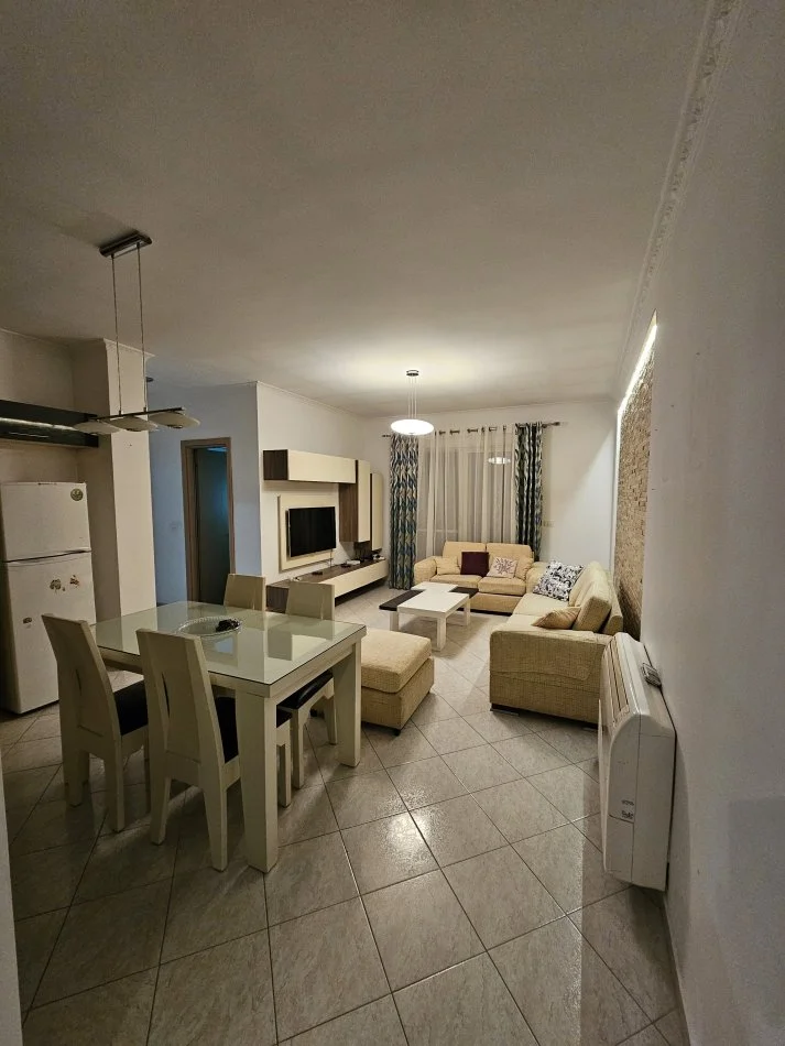 Tirane, jepet me qera apartament 2+1 Kati 5, 100 m² 350 € (Fresk , Rruga Feim Ibrahimi Tirane)