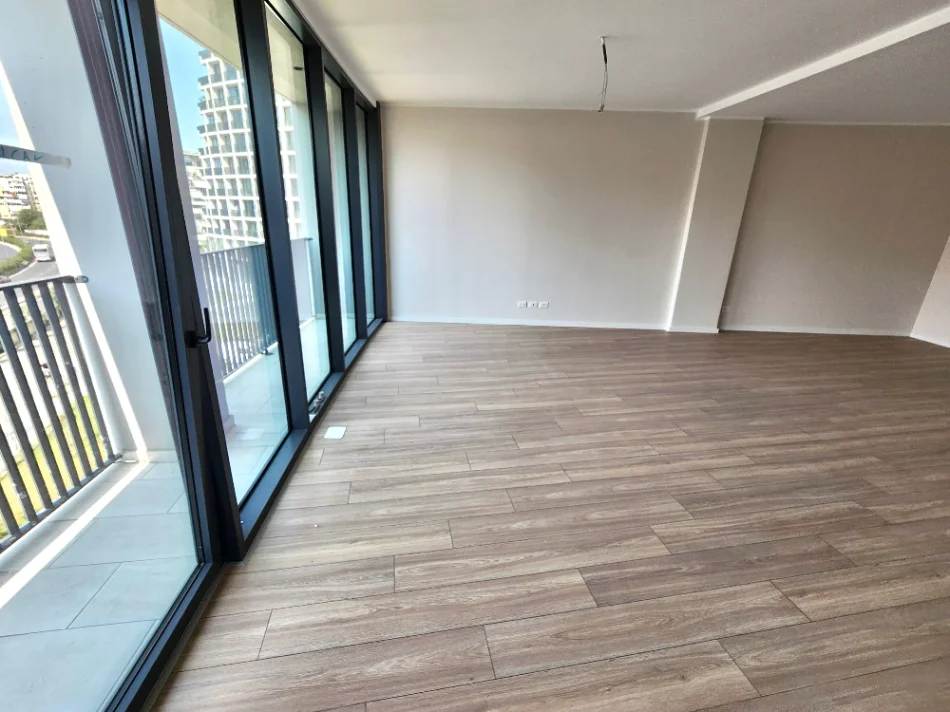 Me Qera: 💻Super zyrë 📍Lake View, te  Liqeni Tiranës (128m2) - 3 amb. pune, 2wc, verandë & GARAZH🚗  || me super Pamje nga Liqeni | 1,500 Euro/Muaj