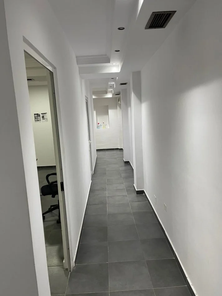 Tirane, jepet me qera ambjent biznesi Kati 2, 150 m² 1.500 € (Myslym Shyri ( përballë Drejtoris së Policis))
