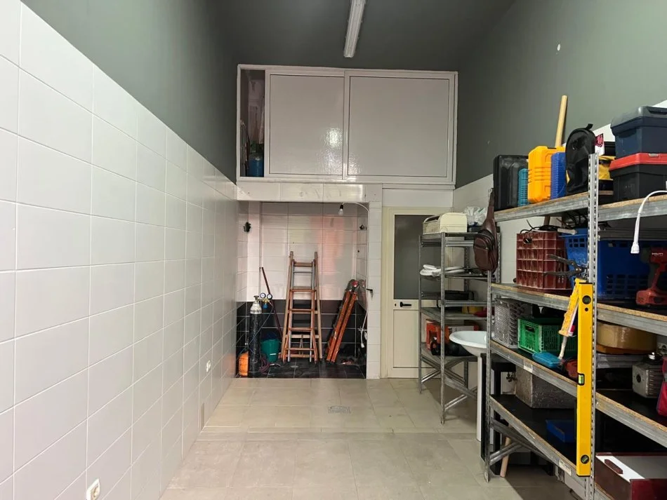 Tirane, shitet dyqan Kati 0, 27 m² 85.000 € (Rruga Mikel Maruli)