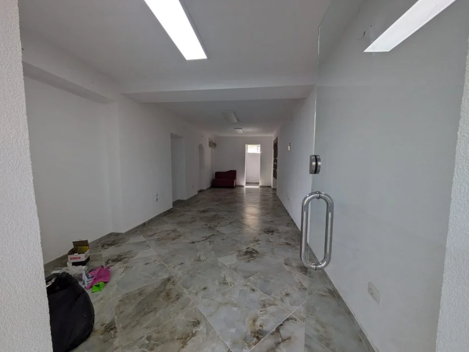 Tirane, Ambient me qira  Kati 1, 45 m² 850 € (Brryli)