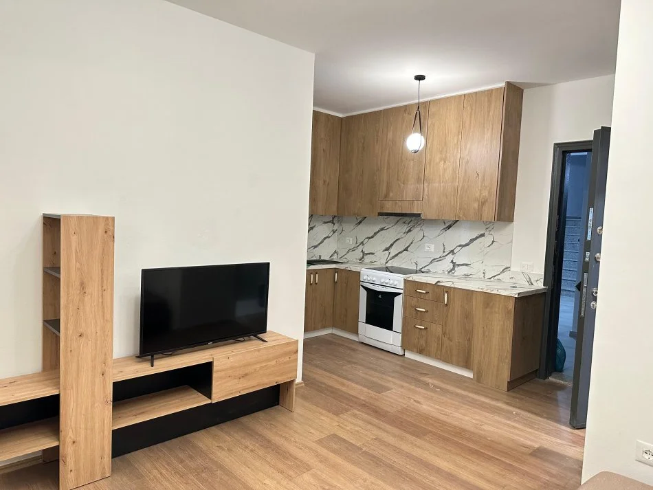 Tirane, jepet me qera apartament 1+1 Kati 9, 400 € (Astir (Vila L))