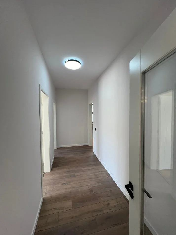 Tirane, shitet apartament 2+1+Ballkon , 120 m² 230.000 € (Liqeni i Thate)