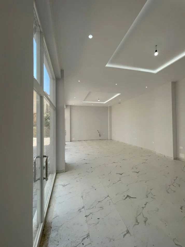 Tirane, jepet me qera ambjent biznesi Kati 0, 80 m² 700 € (Fusha Aviacionit)