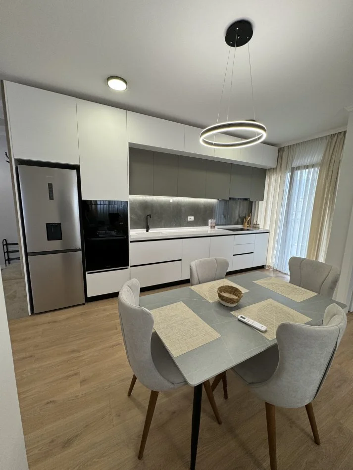 Tirane, jepet me qera apartament 2+1 Kati 6, 120 m² 1.200 € (Rruga e Durresit)
