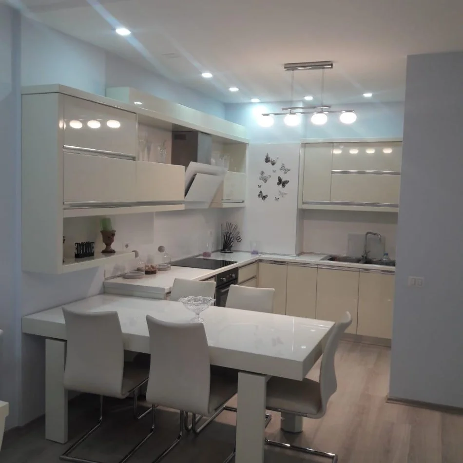Tirane, jepet me qera apartament 2+1 Kati 6, 120 m² 1.000 € (Selvia)