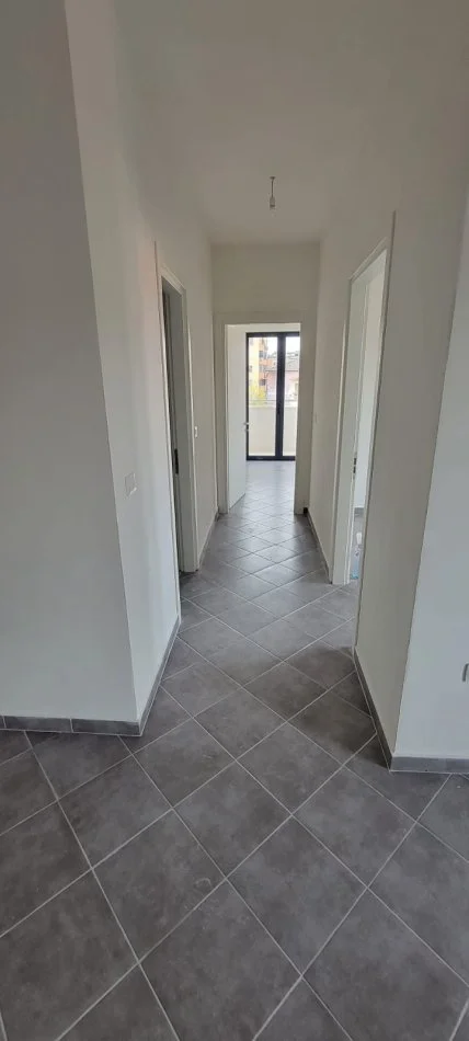 Tirane, shitet ambjent biznesi Kati 1, 92 m² (Don Bosko)