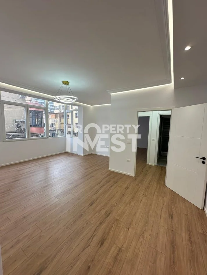 Tirane, shitet apartament 2+1 Kati 2, 89 m² 210.000 € (Rruga Elbasanit)