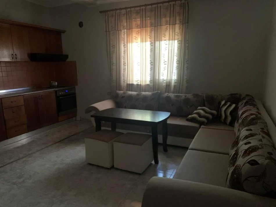 Tirane, jepet me qera shtepi 3+1 Kati 1, 110 m² 35 000 LEK (REXHEP TARJA)