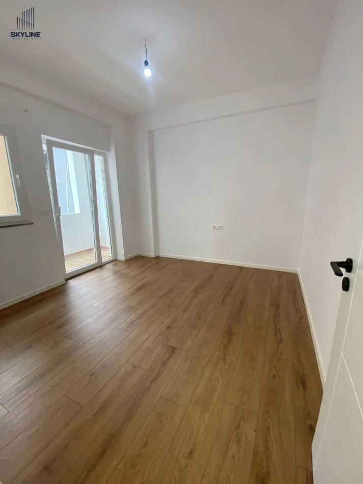 Tirane, shitet apartament 2+1 Kati 2, 87 m² (Rruga Faik Konica)