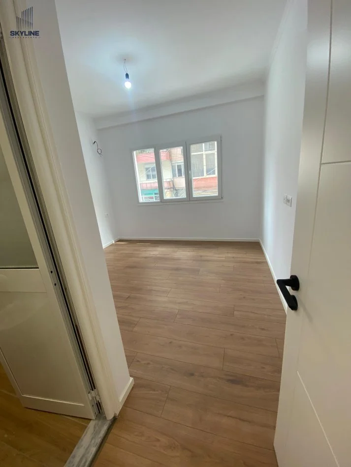 Tirane, shitet apartament 2+1 Kati 2, 87 m² (Rruga Faik Konica)